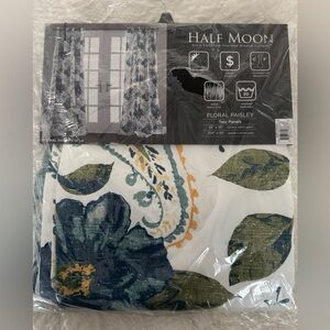 NIB Lush Decor Half Moon Floral Paisley Curtains - Navy and White.